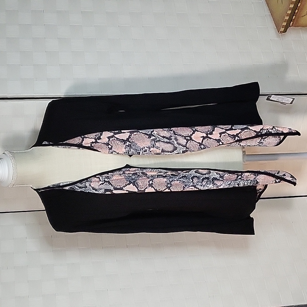 Halo (NWT) Size Small- Women's Black/Pink Snake print Long Sleeve Cardigan